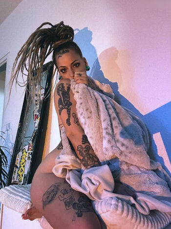 Roxy_Wayne