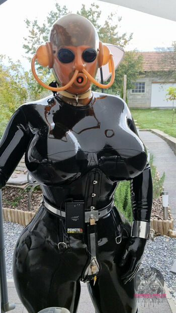 rubberdollemma