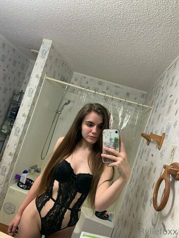 ryliefoxx_free