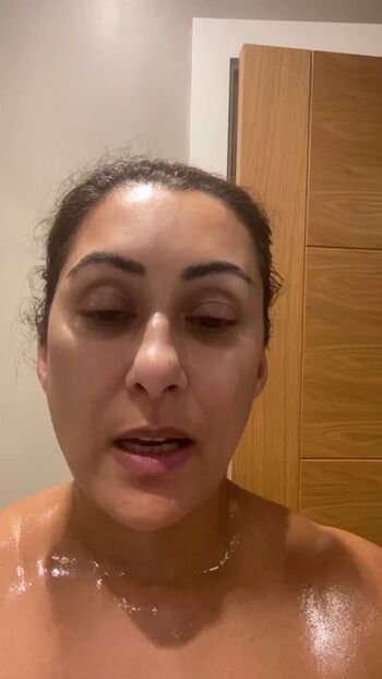 Saira Khan