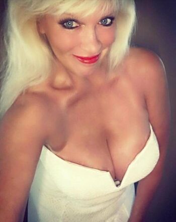 Sandie Lee