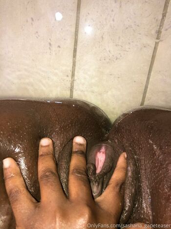 sashana_gapeteaser