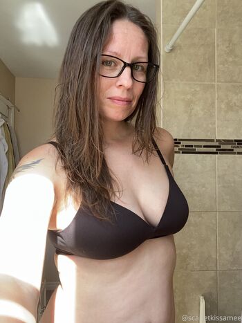 scarletkissamee