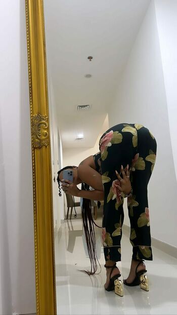 Secret_bombshell Kriz
