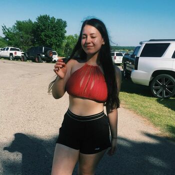 Selena Flores