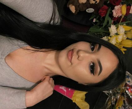 Selena Flores