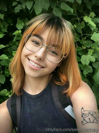 selenewhitee1