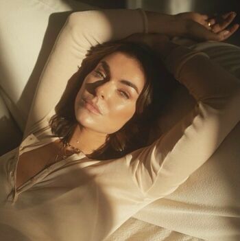 Serinda Swan