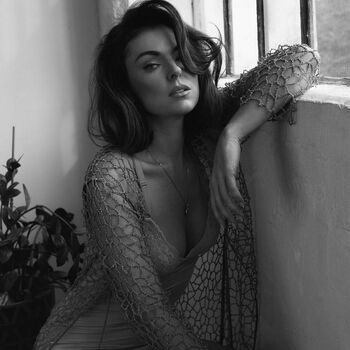 Serinda Swan