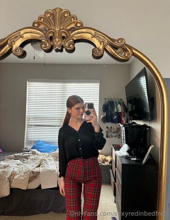 sexyredinbedfree