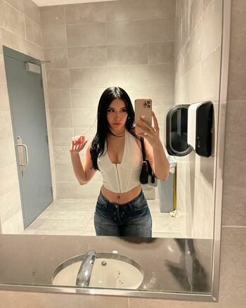 Shilynn Velez