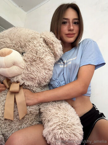 shy_amelia
