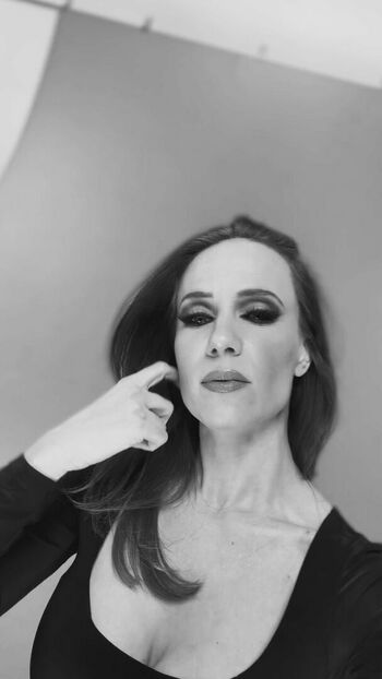 Simone Simons