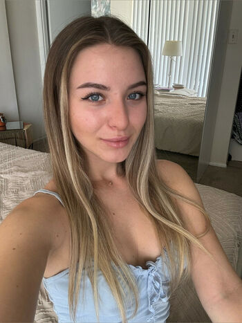 Sissy Moore