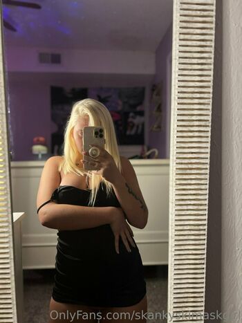 skankyskimaskgirl