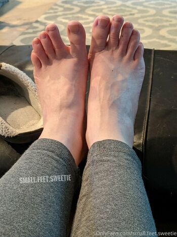 small.feet.sweetie
