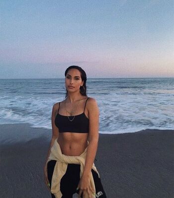 Snoh Aalegra