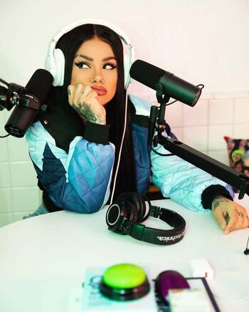 Snow Tha Product