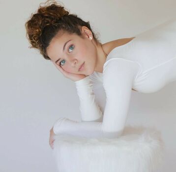 Sofie Dossi