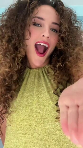 Sofie Dossi
