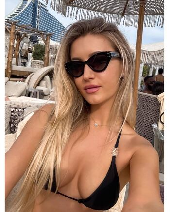 Sona Holenakova