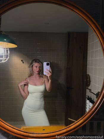 sophmoreschoolgirl