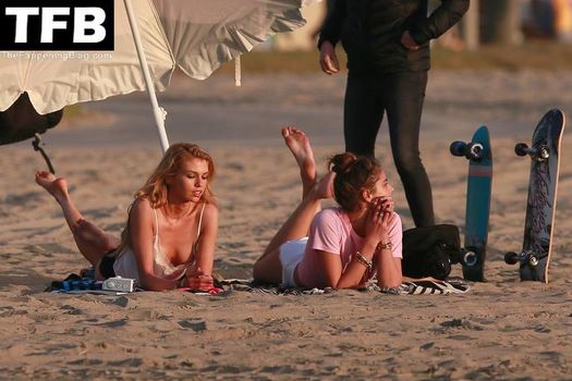 Stella Maxwell