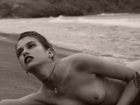 Stella Maxwell