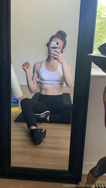 submissive-gigi