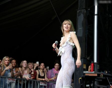 Suki Waterhouse
