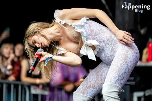 Suki Waterhouse