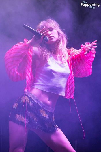 Suki Waterhouse