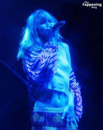 Suki Waterhouse