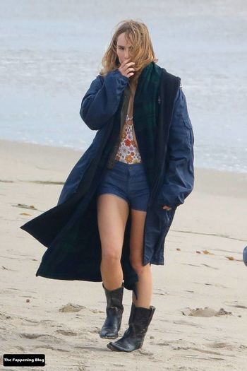 Suki Waterhouse