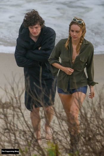 Suki Waterhouse