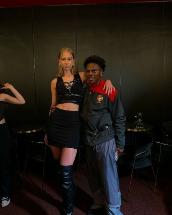 Tall Girls (5'9