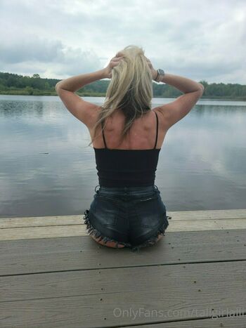 tallgirlalli