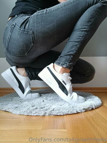 tallgirlwithfeets