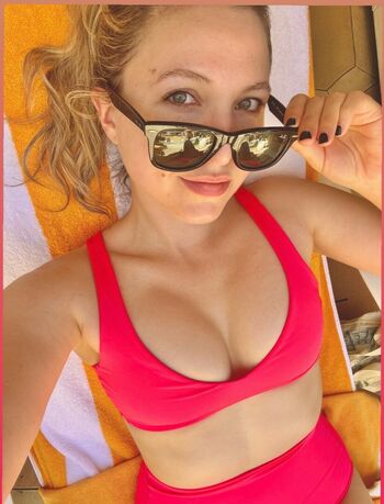 Taylor Tomlinson