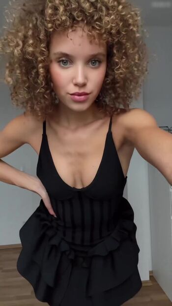 Taynara Wolf