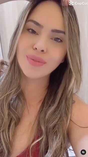 Thais Almeida