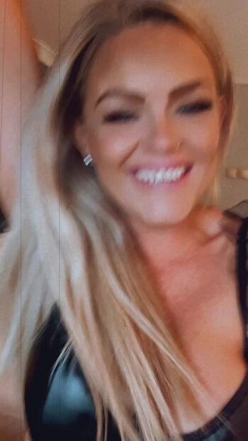 that_blonde_niki