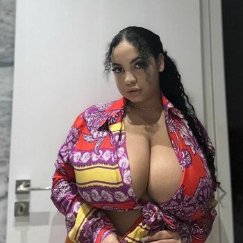 thegirlinred0