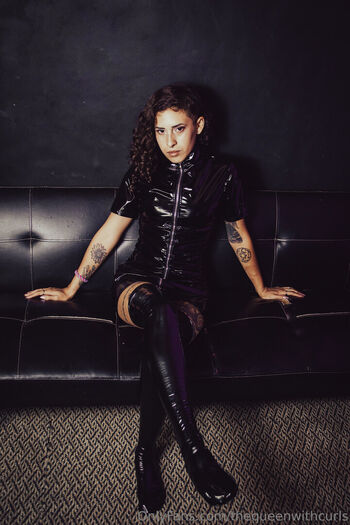 thequeenwithcurls