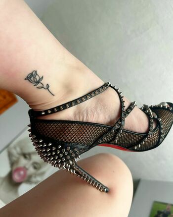 Thestilettobunny