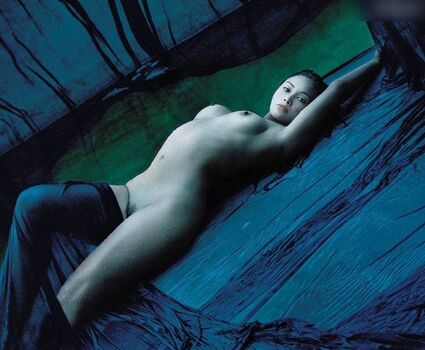 Tia Carrere