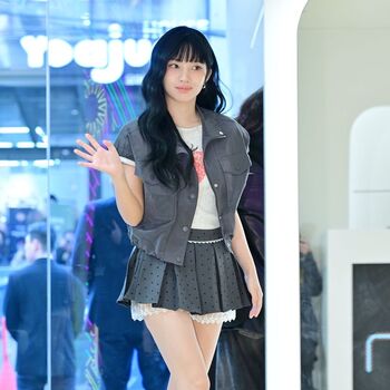 tiny.pretty.j
