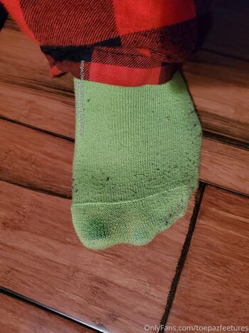 toepazfeetures