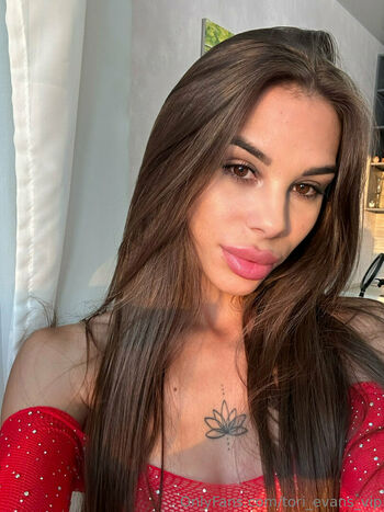 tori_evans_vip