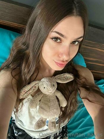 tori_hayes